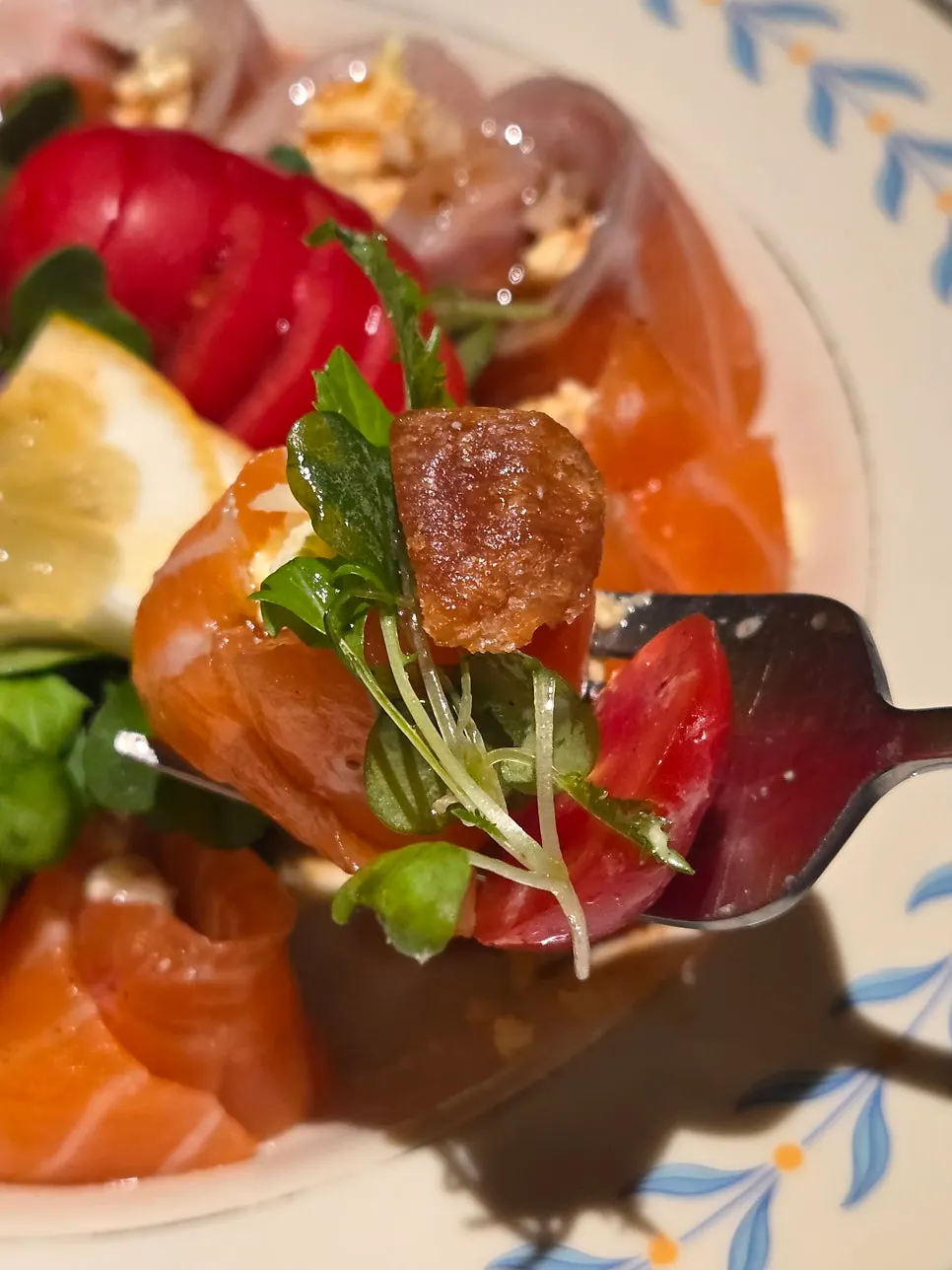 Salmon roll with cream cheese