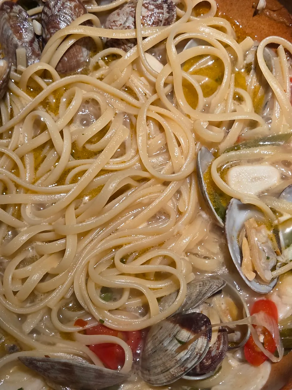 Clam suljjim simmering with added noodles