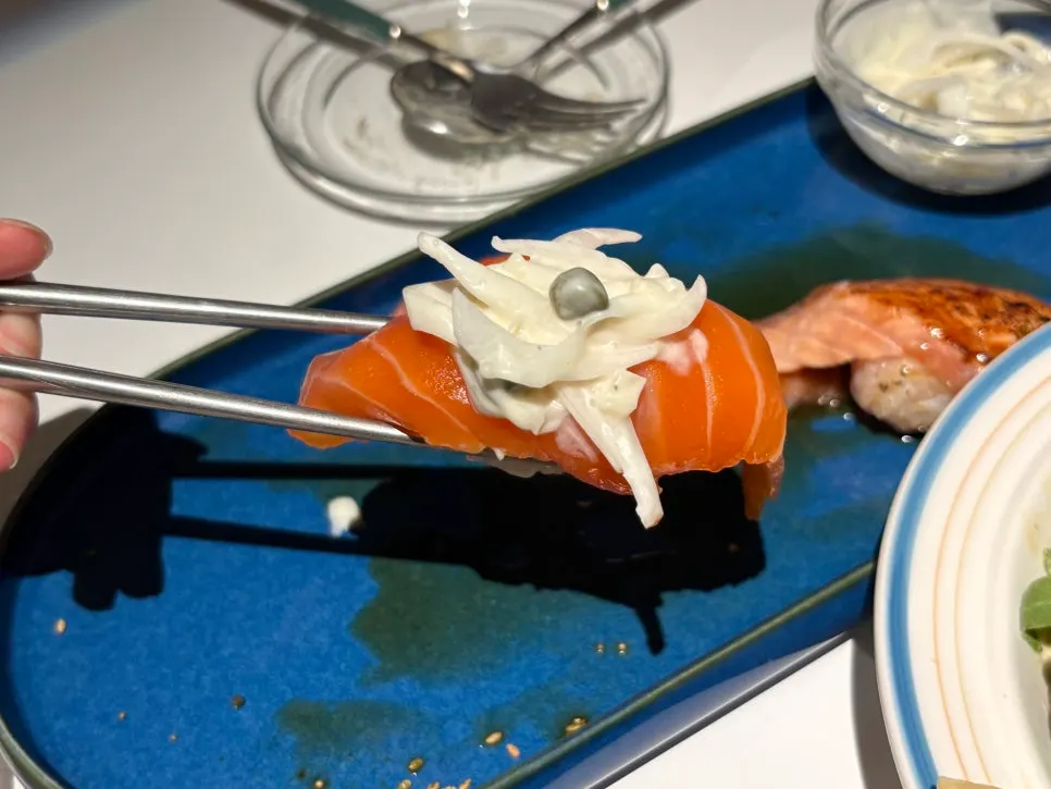 A plate of tataki and raw salmon sushi half-and-half
