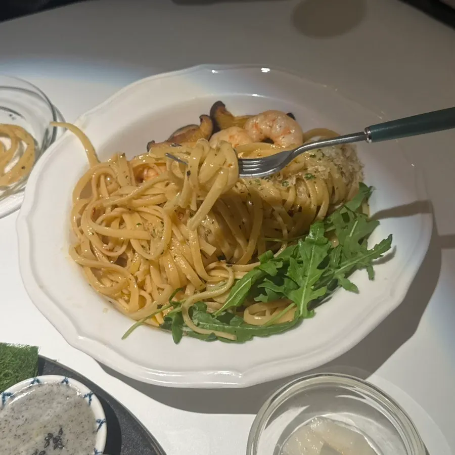 Aglio e olio with shrimp and shiitake mushrooms