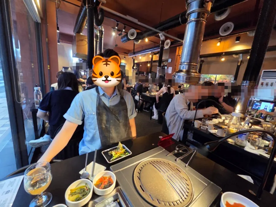 손님으로 가득 찬 광안목 광안점 내부