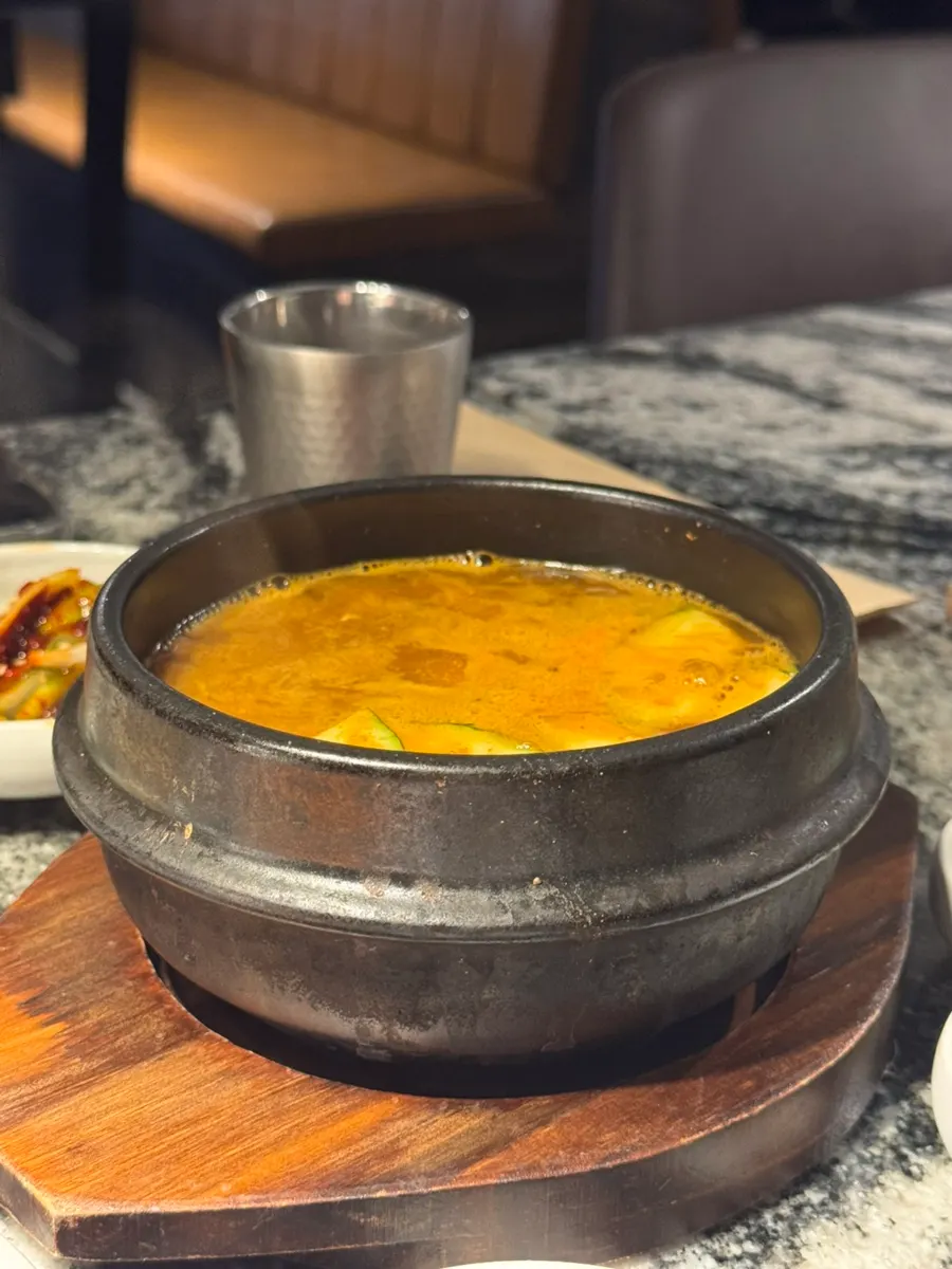 Side dishes served alongside the grilled meat
