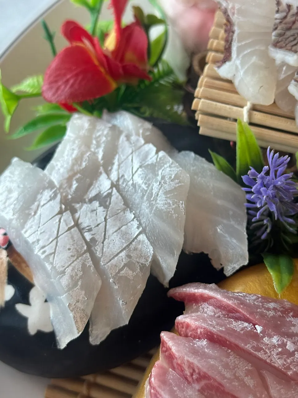 Hot-plate dish with side dishes