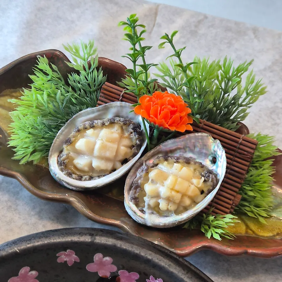 A side dish plate of seasoned shrimp at Geumrang Hoetjip