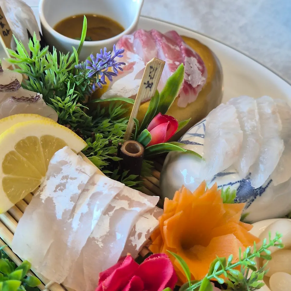 The assorted main sashimi platter at Geumrang Hoetjip