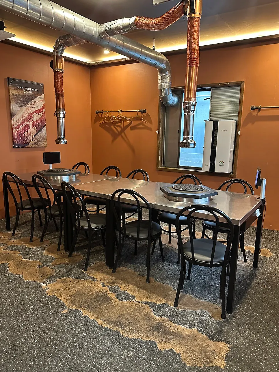 Entrance of Donbegi Gwang-an Branch, a Gwangalli BBQ restaurant