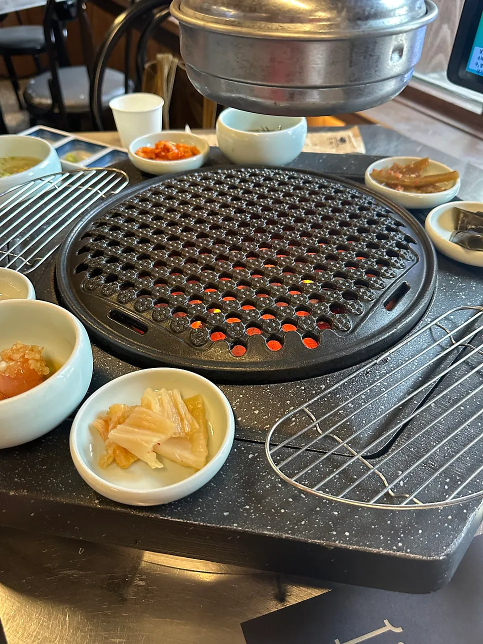 Ssam vegetables, peppers, and garlic from the self-serve bar