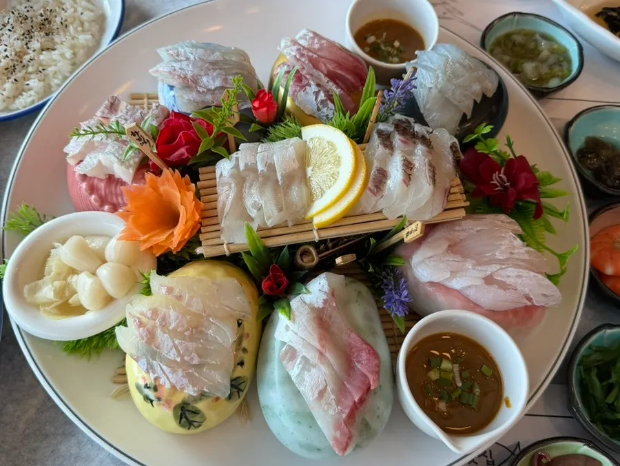 리필 가능한 자연산 모듬회
