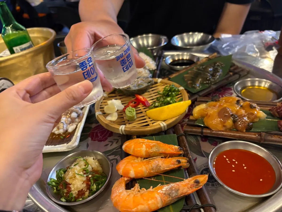 Full seafood platter spread at Maenggu Pocha