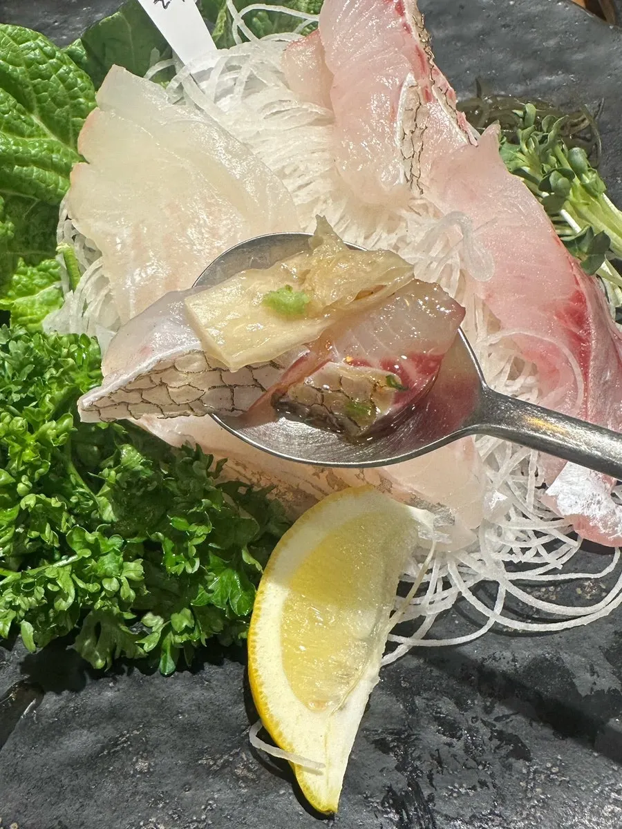 Assorted sashimi of flounder, red sea bream, sea bass and milhoe