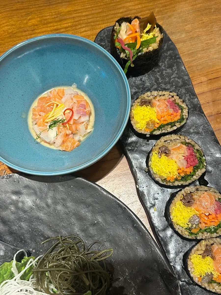 Chewy red sea bream and sea bass assorted sashimi