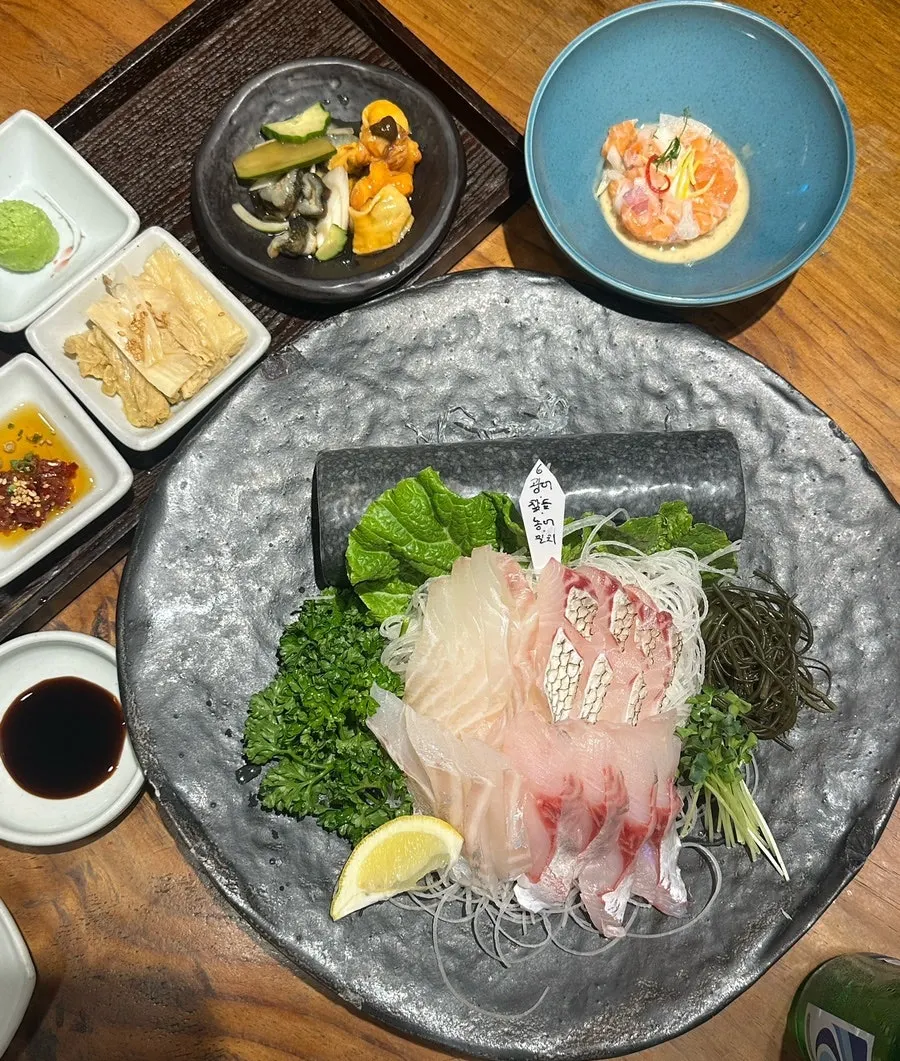 Hoejang gimbap filled with salmon and vegetables