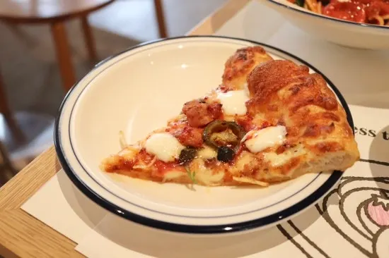 Close-up of the half-and-half pizza
