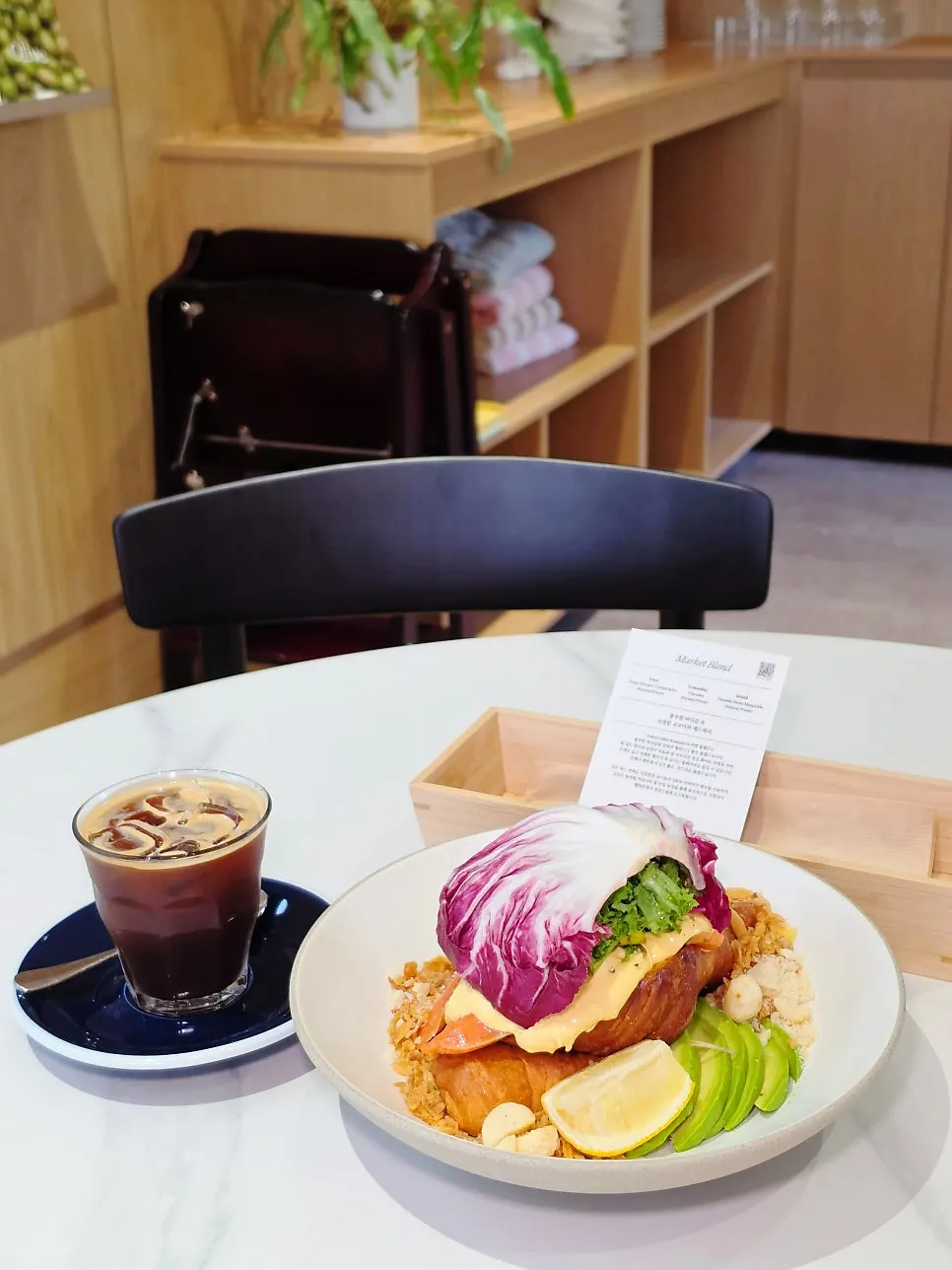 Table service at the café