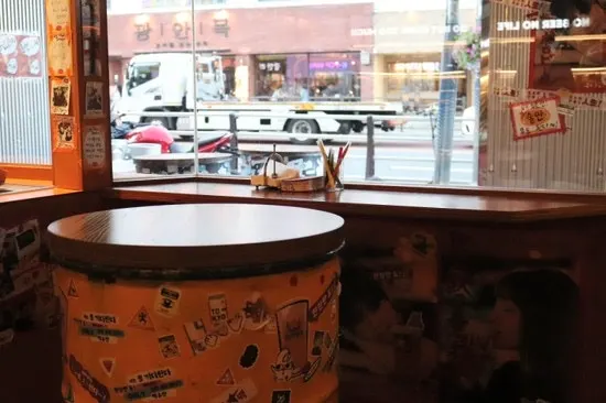 Empty interior of Ganppa Beer right after opening