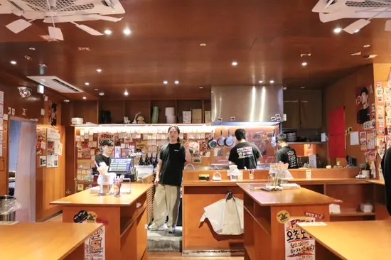 Customers drinking beer standing at Ganppa Beer