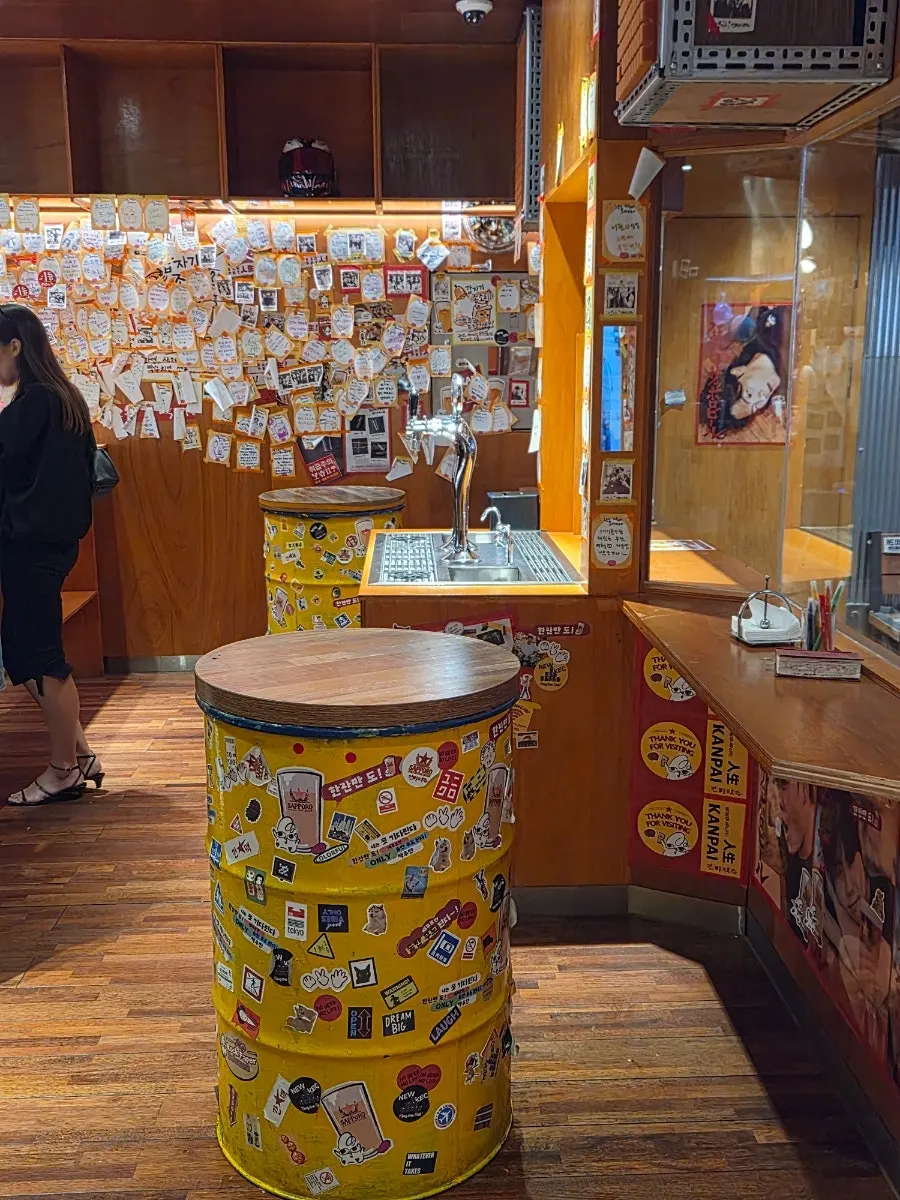 Window-side solo drinking table at Ganppa Beer Gwangalli 2