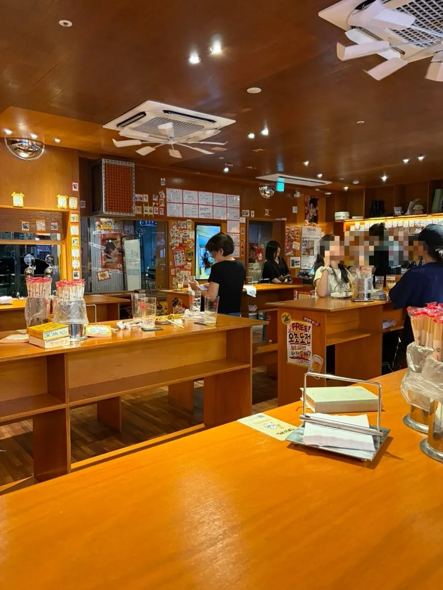 Standing area inside Ganppa Beer