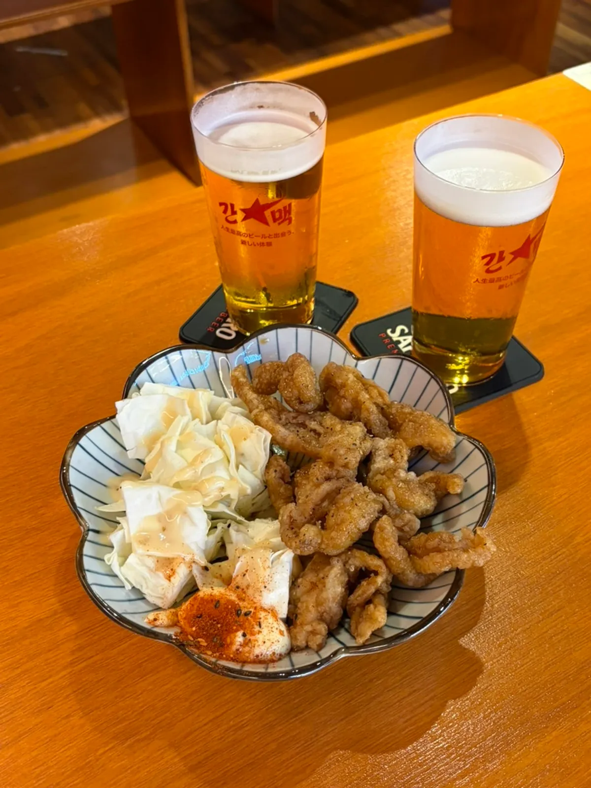 Fried chicken skin and Sapporo draft beer set