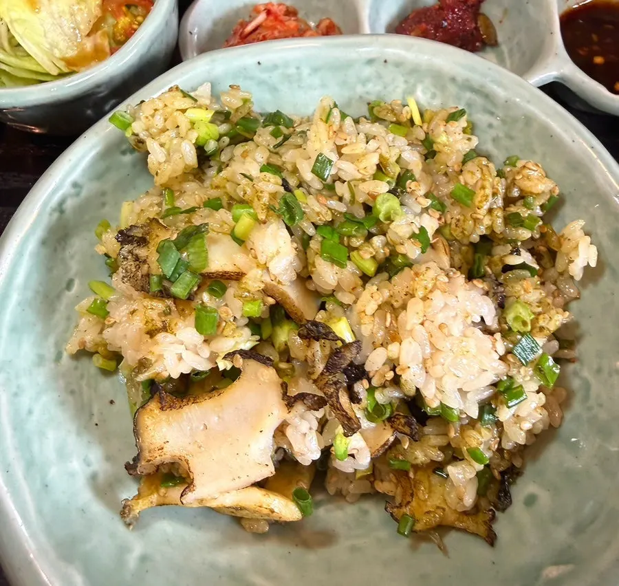 Pot rice served with abalone innards