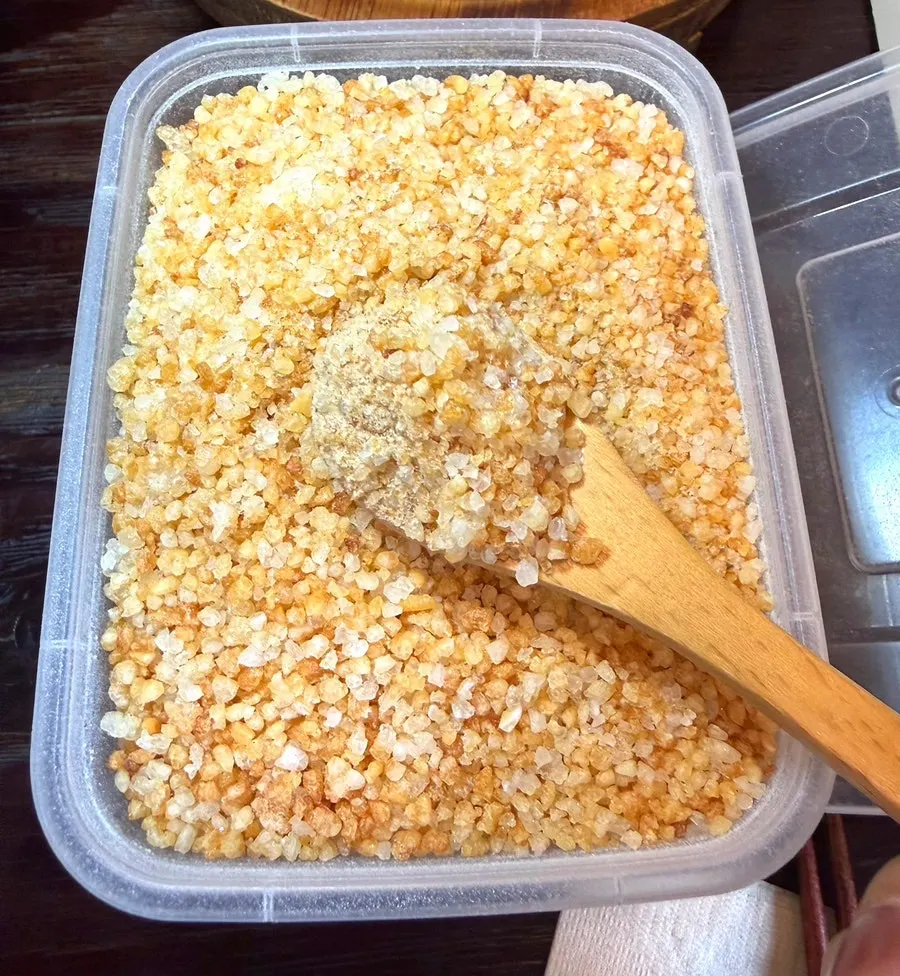 Pot rice finished with scorched rice