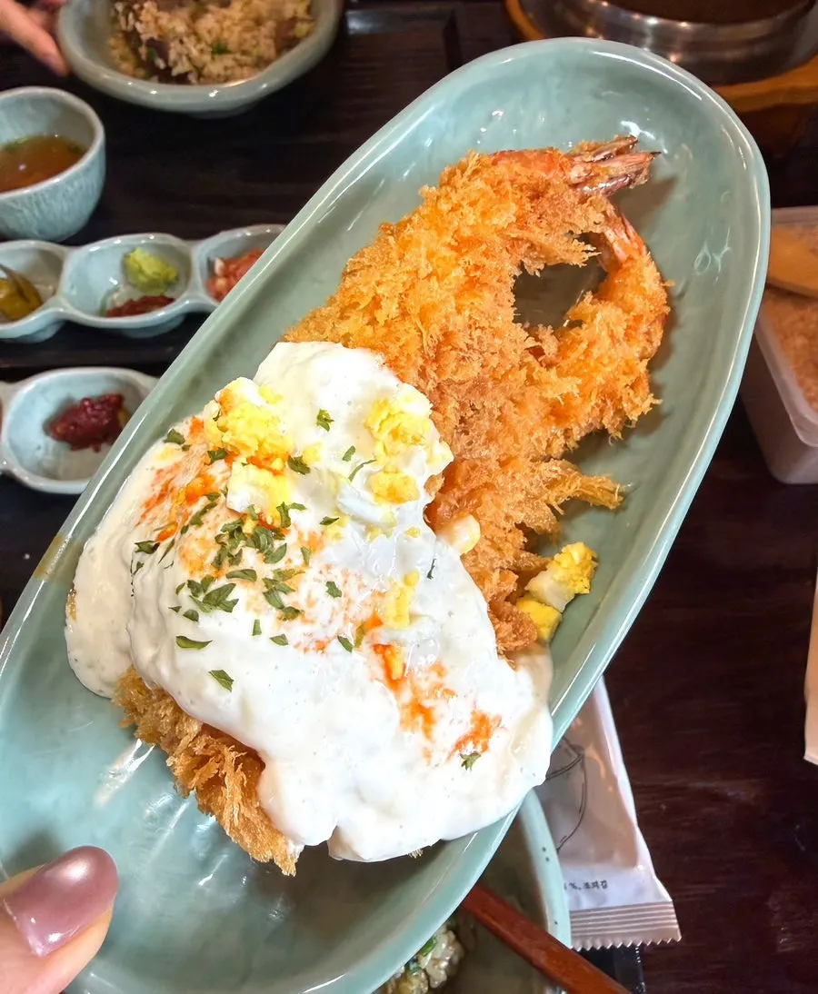 A warm scorched-rice finish