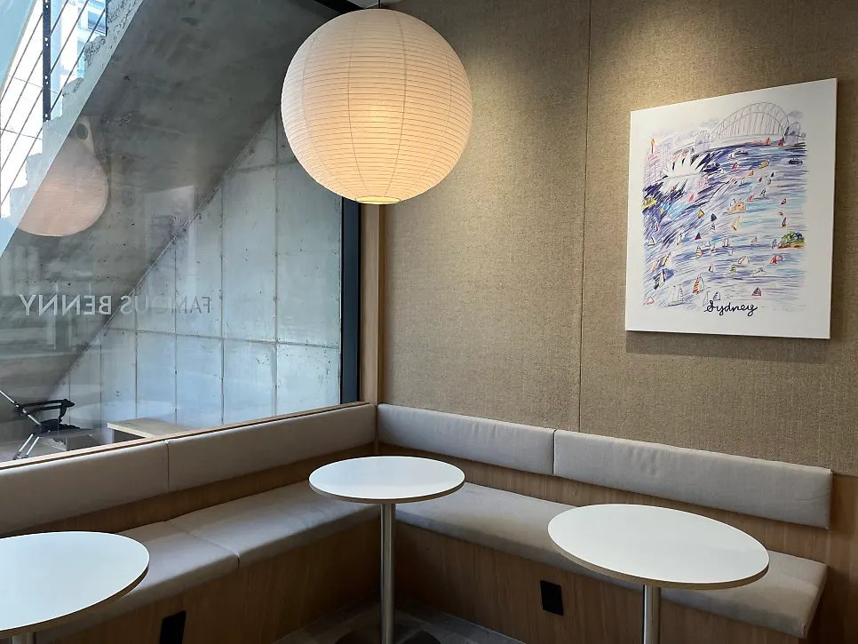 Interior of Famous Benny Gwangalli Branch, wide shot