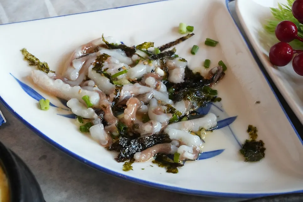 Mulhoe with buckwheat noodles