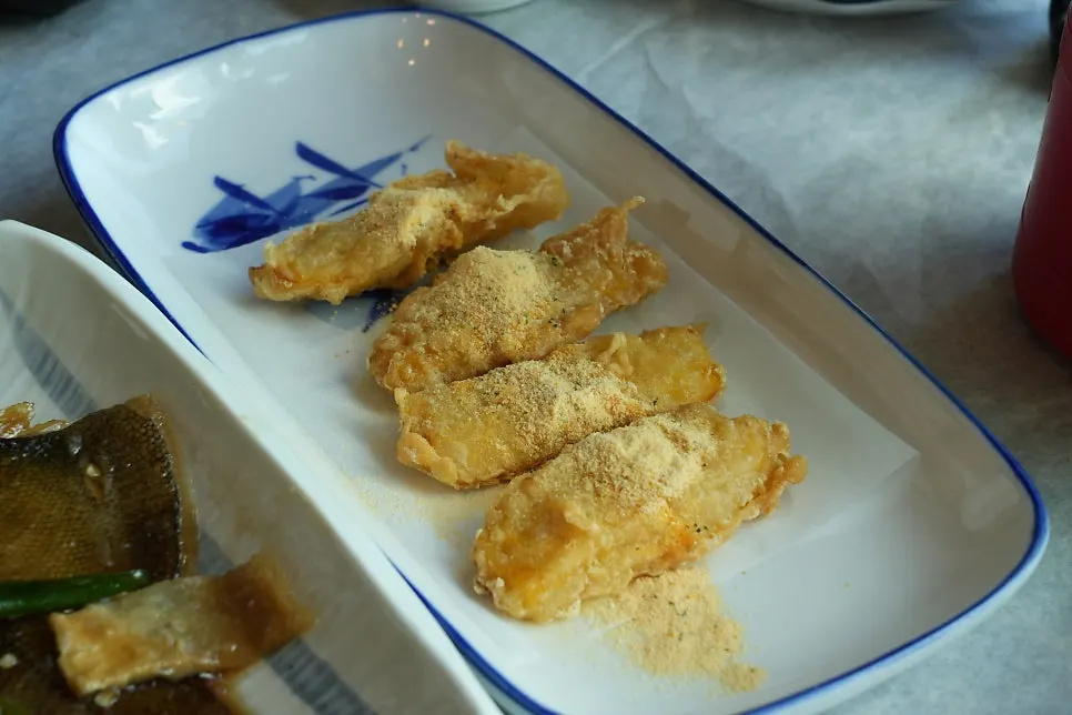 Sweet and lightly spicy braised flounder