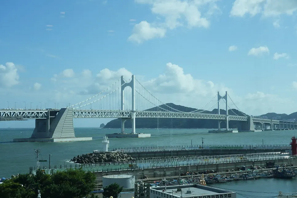 Gwangandaegyo Bridge view from Geumrang Hoetjip's window