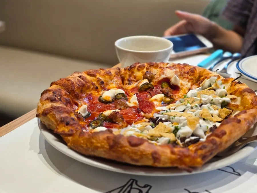 Half-and-half pizza and bisque cream pasta