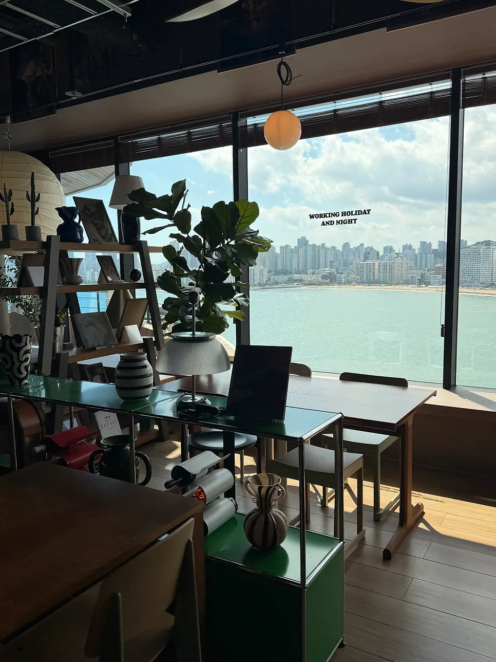 The free-spirited atmosphere at Working Holiday Minrak