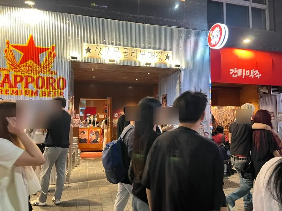 초박형 전용잔에 담긴 삿포로 생맥주