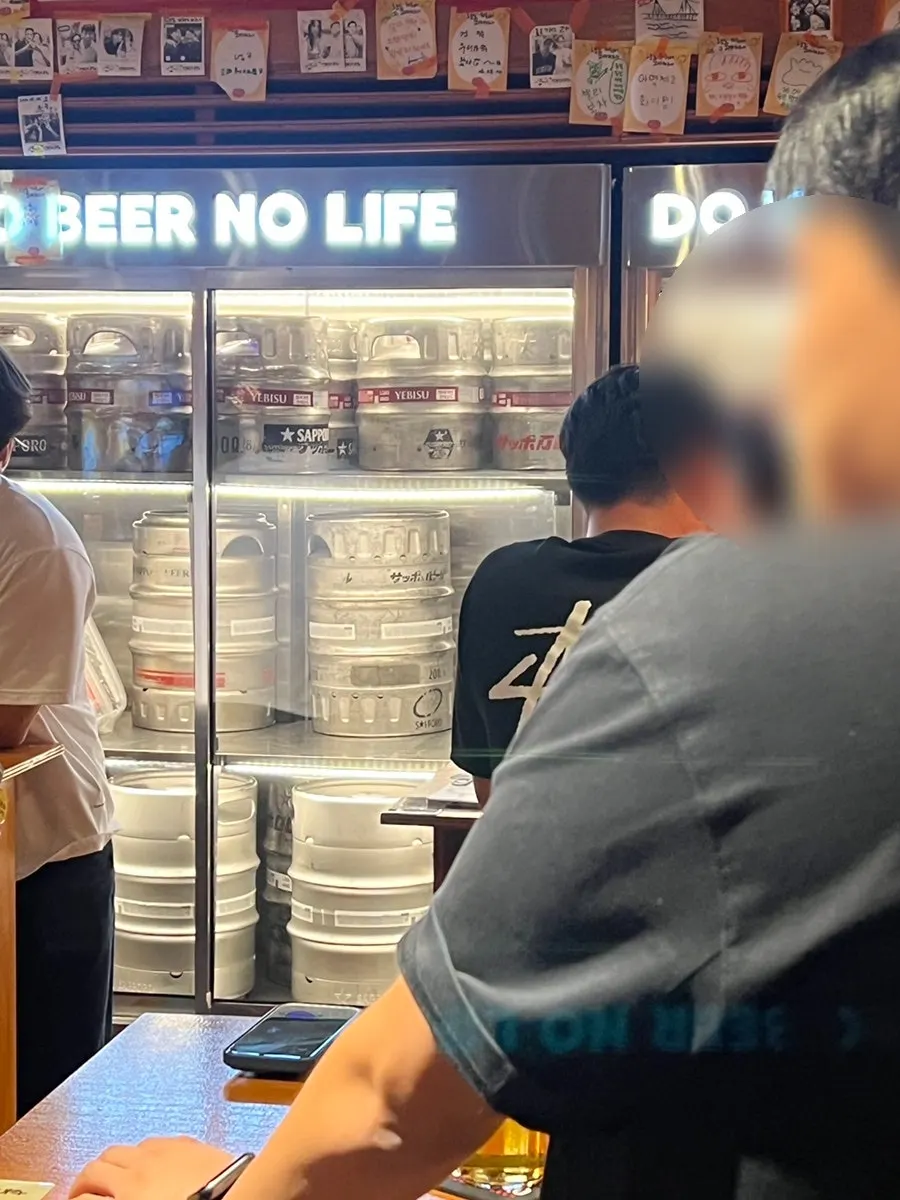 크림 거품이 올라간 삿포로 생맥주 한 잔