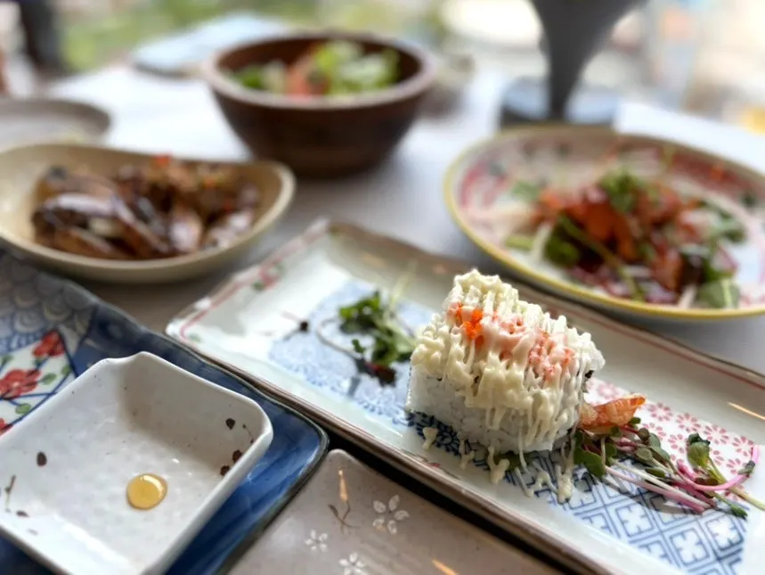 Side dishes starting to fill the dajji-hanjang table