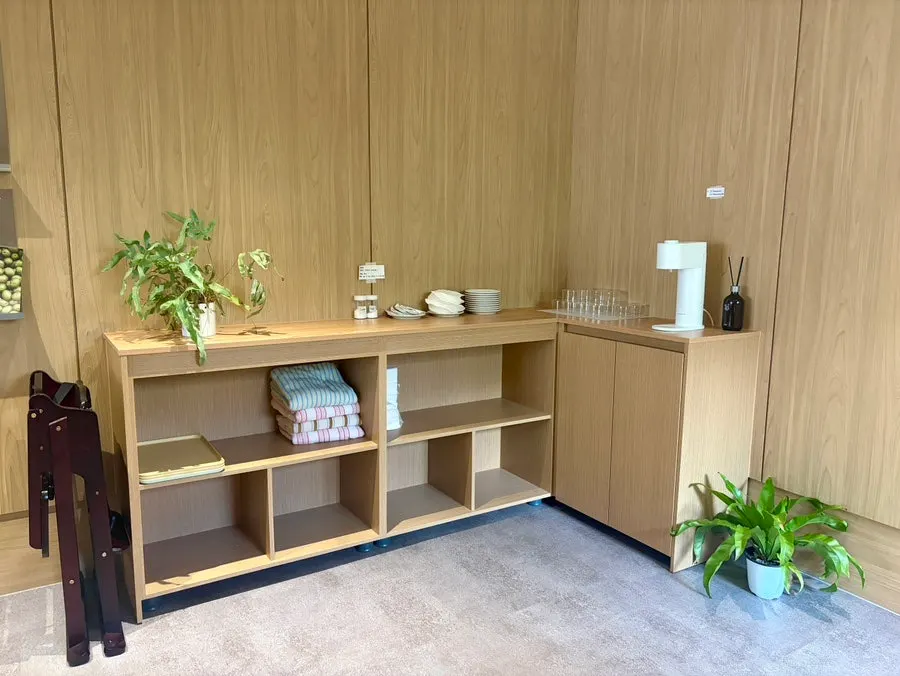 Self-serve bar with water and napkins