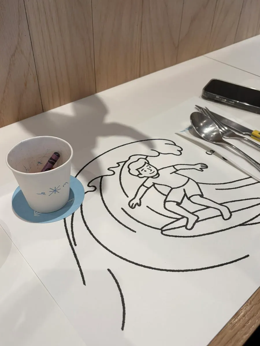 Mantel de papel para colorear con crayones