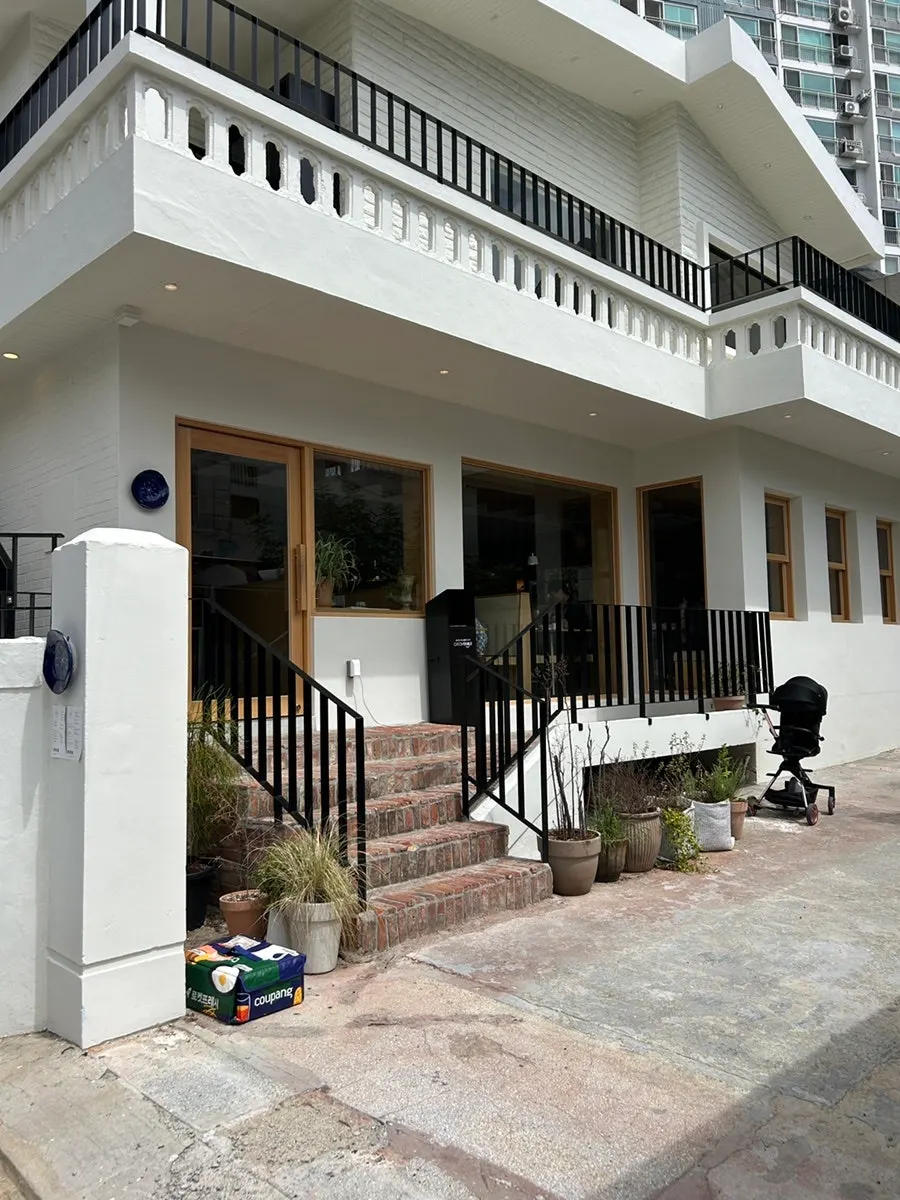 Exterior of Extra Mile, an Italian restaurant in a converted house in Gwangalli