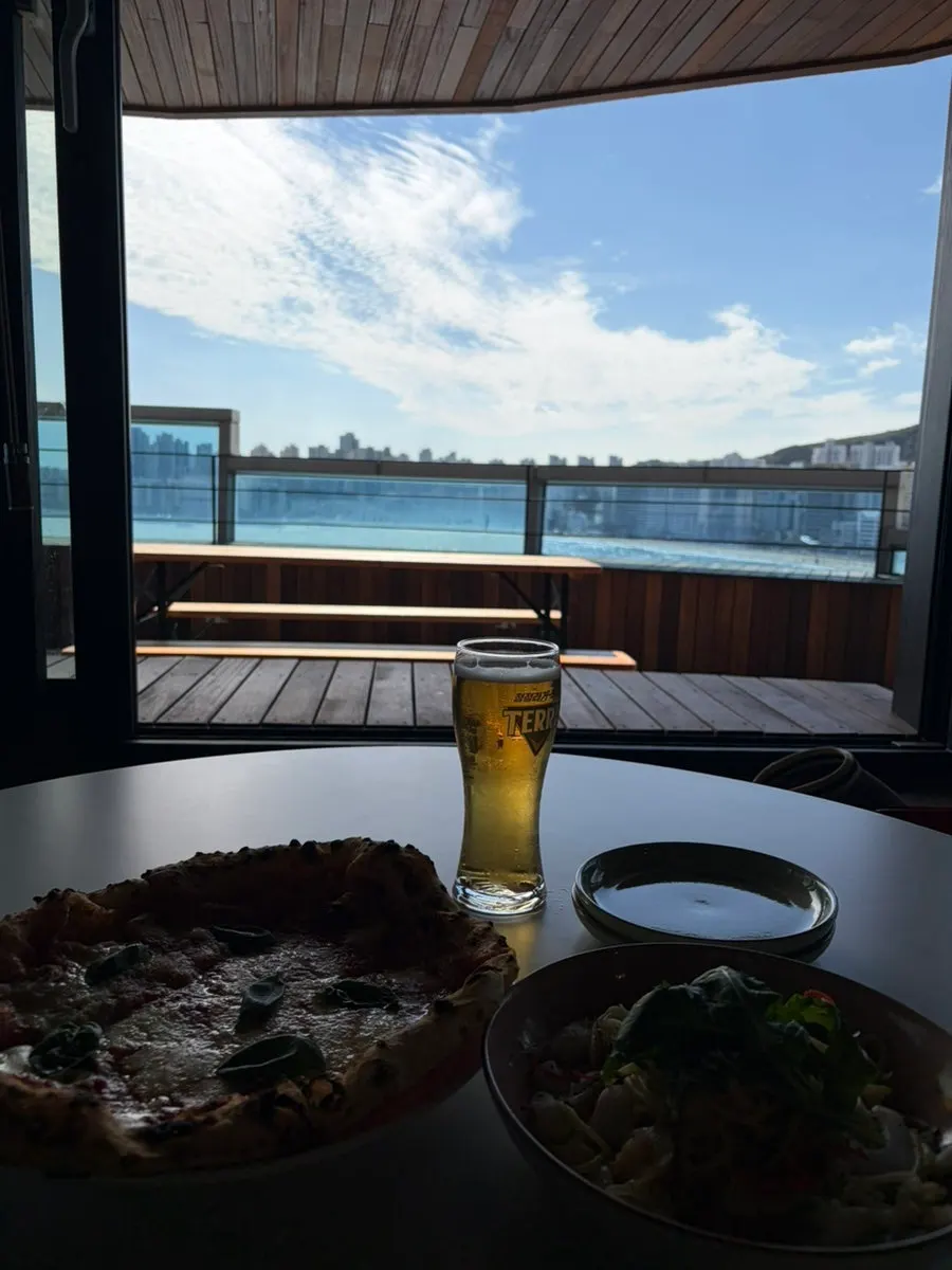 Finishing the meal with the Gwangan Bridge view