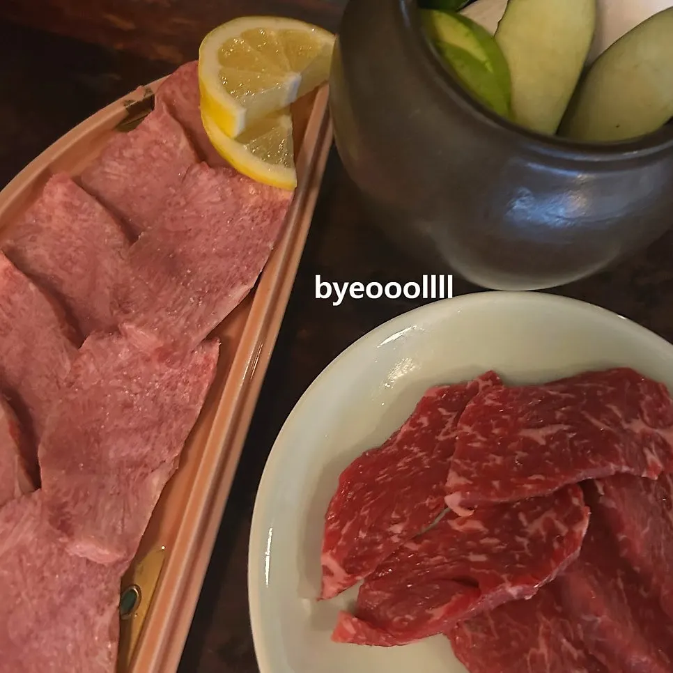 굽기 전 보여주는 특상우설 상로스 항아리갈비