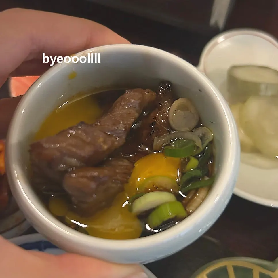 야채와 함께 나온 항아리갈비 상차림