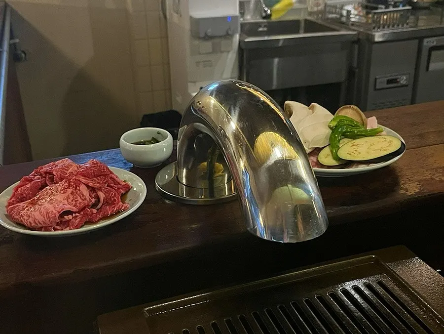 다찌석에 차려진 비쇼쿠 광안점 상차림