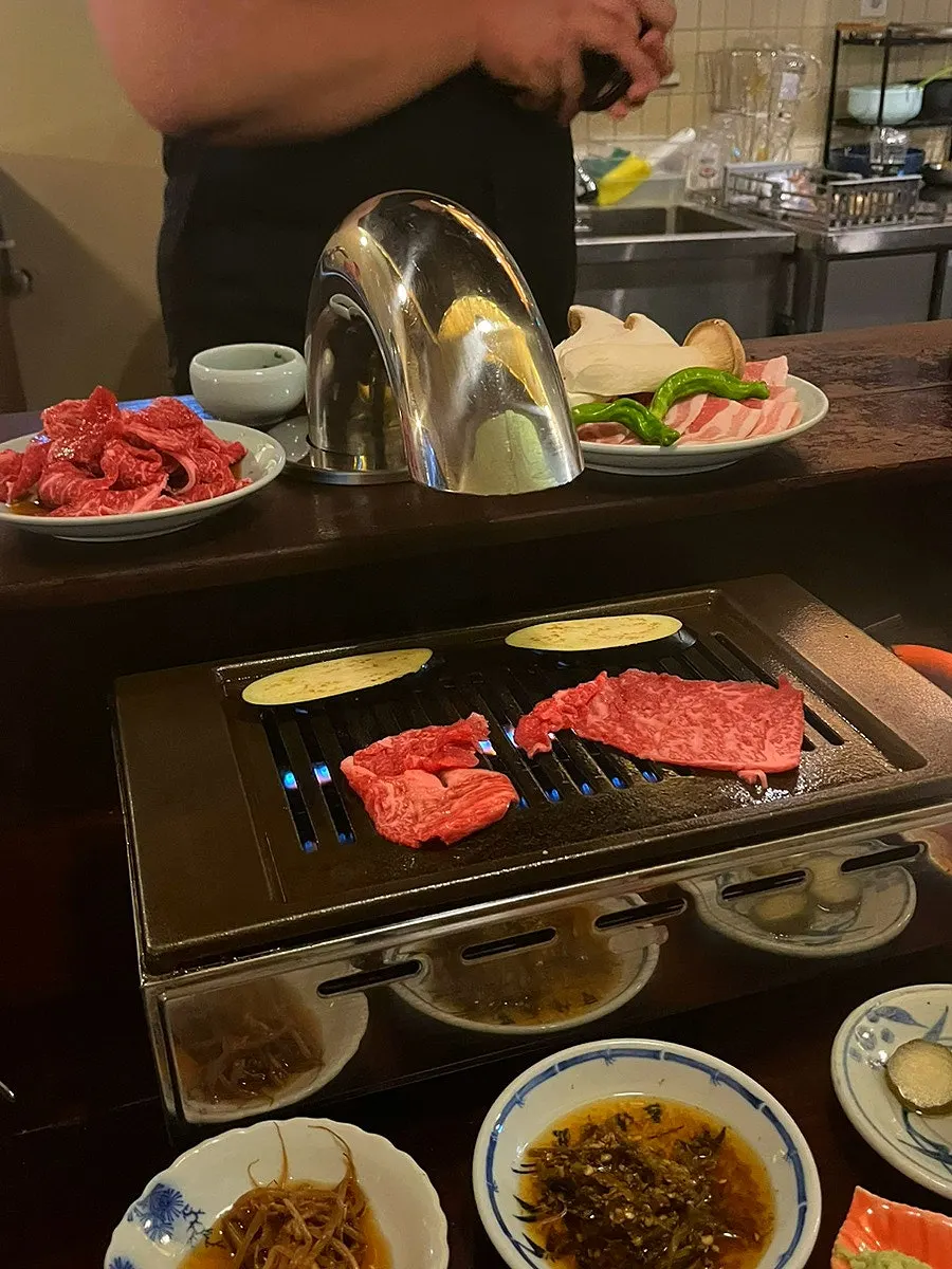 직원이 화로에 구워주는 특상등심