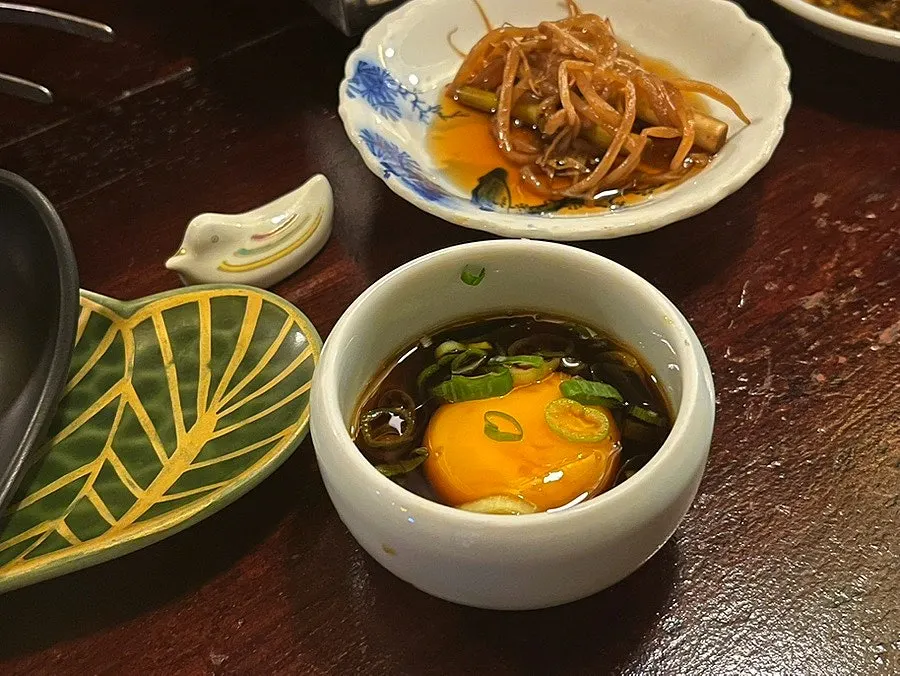 수제 타래간장 소스와 계란 노른자