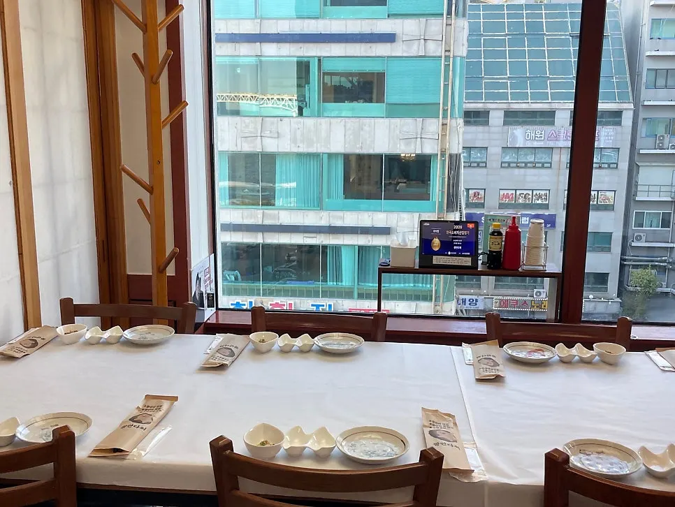 Group seating inside Gwanganda Jjji