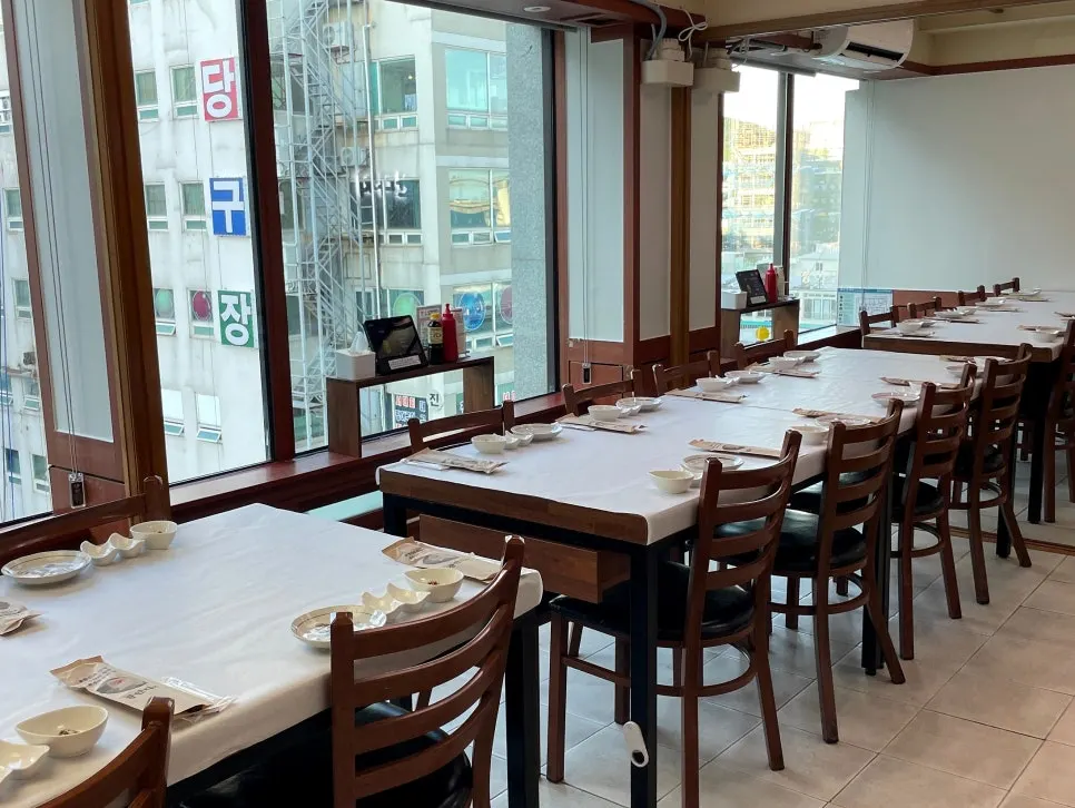 Spacious seating layout inside Gwanganda Jjji's dining hall