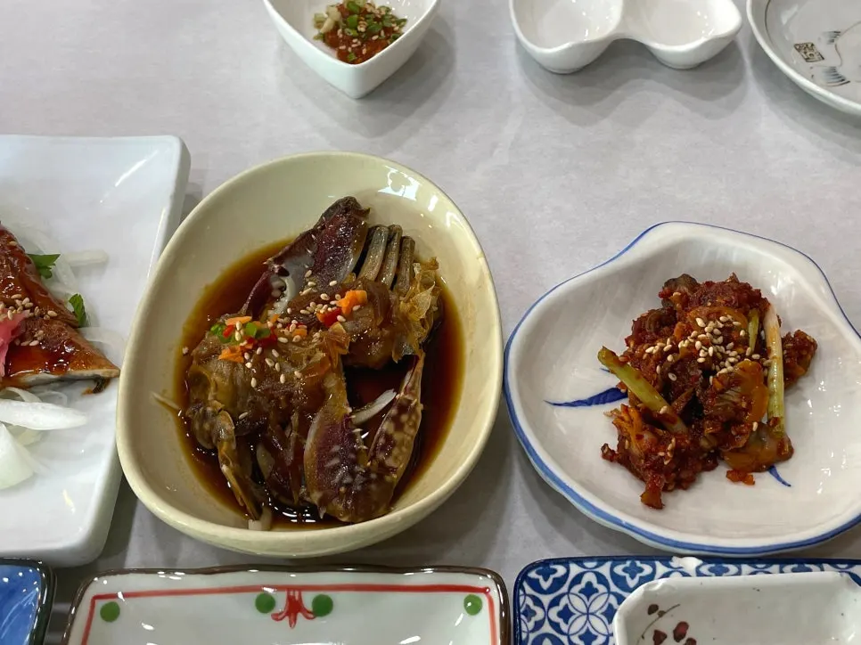 Soy-marinated crab and grilled eel side dishes