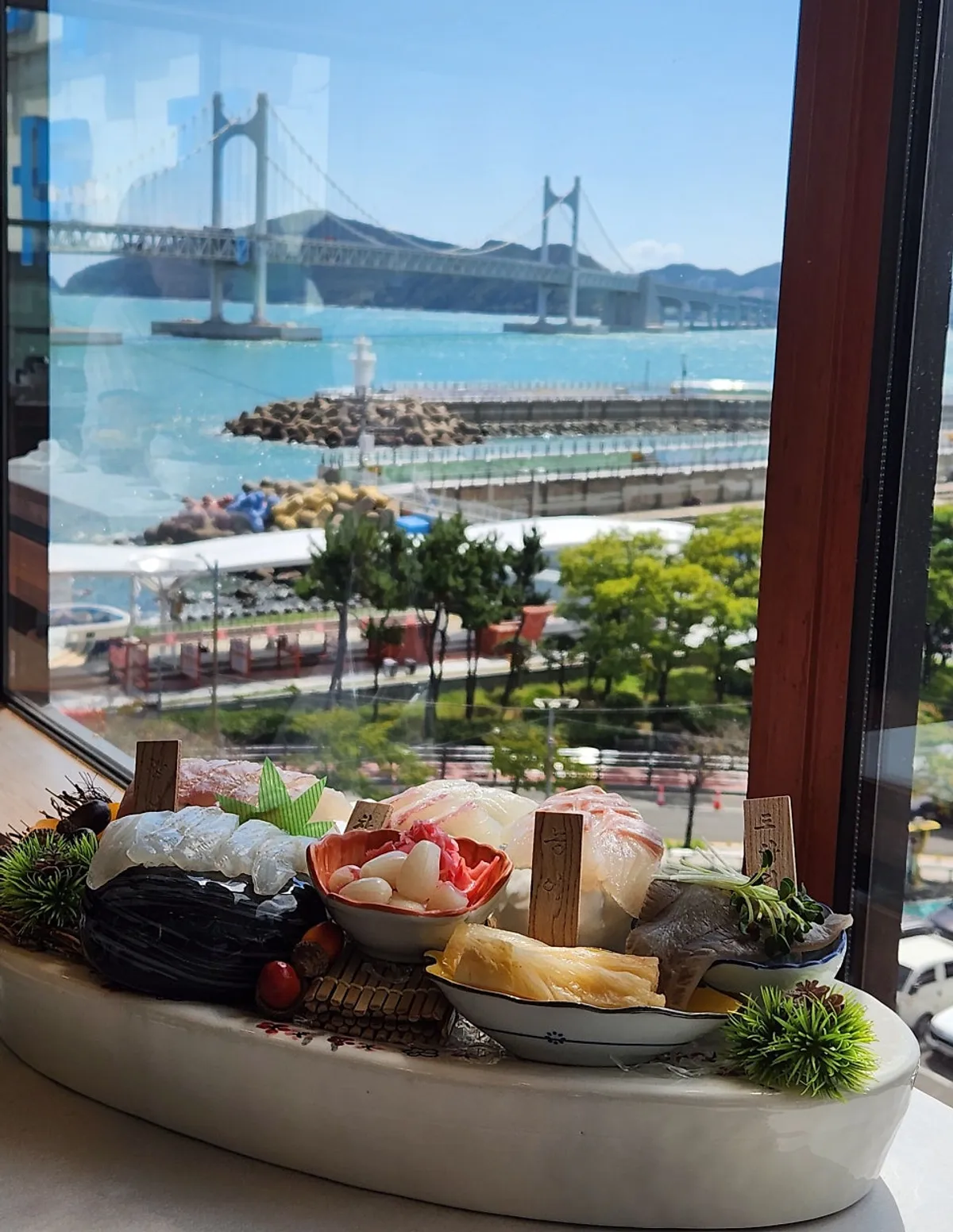 Main image of Gwanganda Jjji, a sashimi restaurant in Millak-dong, Gwangalli
