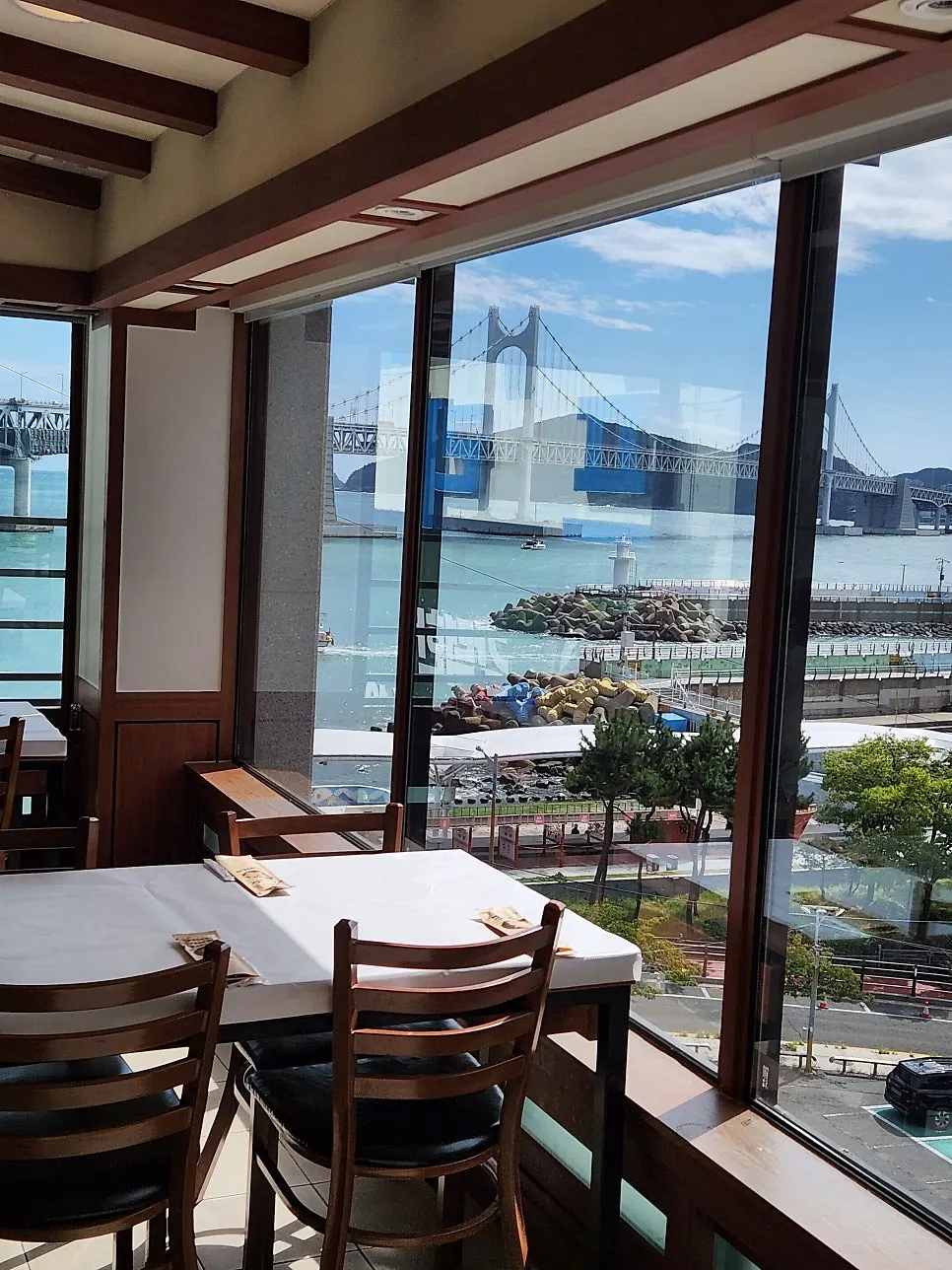 Entrance and interior of Gwanganda Jjji on the 6th floor