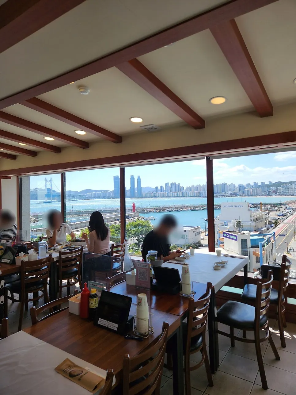 Ocean-view window seats facing Gwangan Bridge